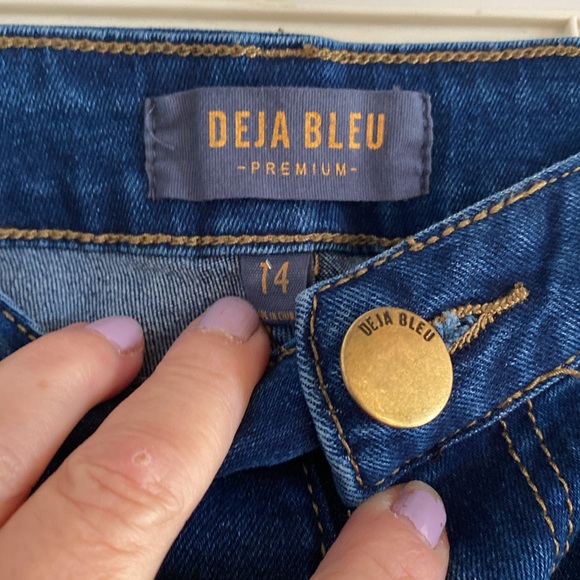 Ladies Jean Shorts - Picture 4 of 5